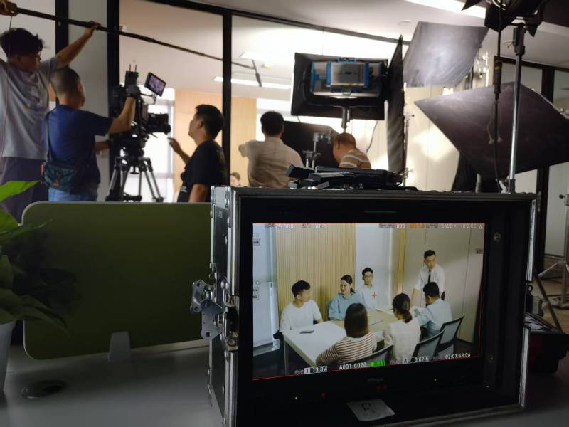 攸县TVC拍摄公司：科技产品视觉化大师，诠释未来感与功能美学